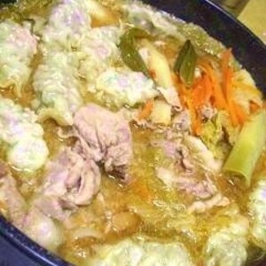 白菜と豚肉のピリ辛鍋。